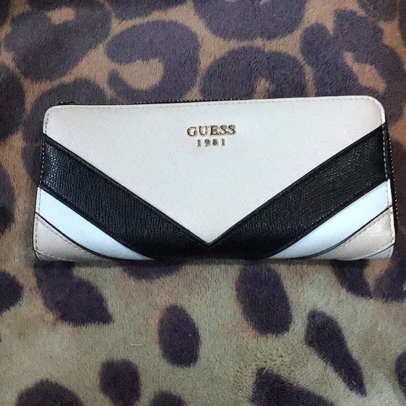 Guess Handbags - Special Edition Guess Wallet NWOT